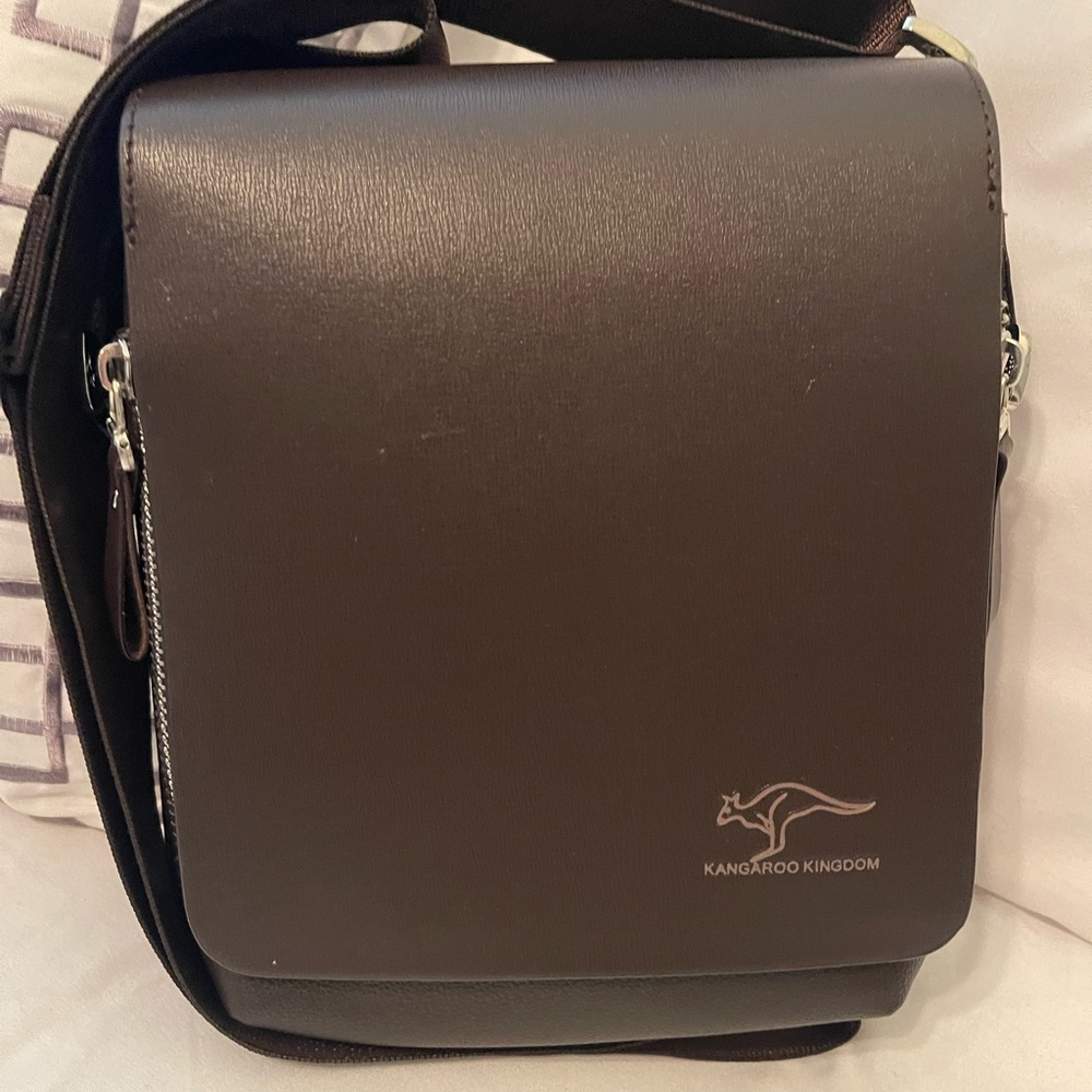 Kangaroo Kingdom Crossbody